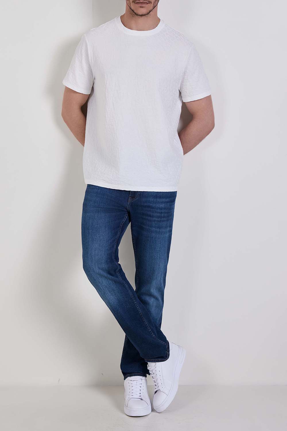 חולצת טי בגזרה ישרה